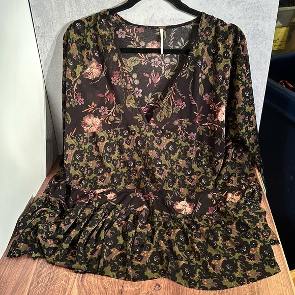 Free People Tops - Free People | Small Floral Tunic Blouse - black pink green 100% polyester